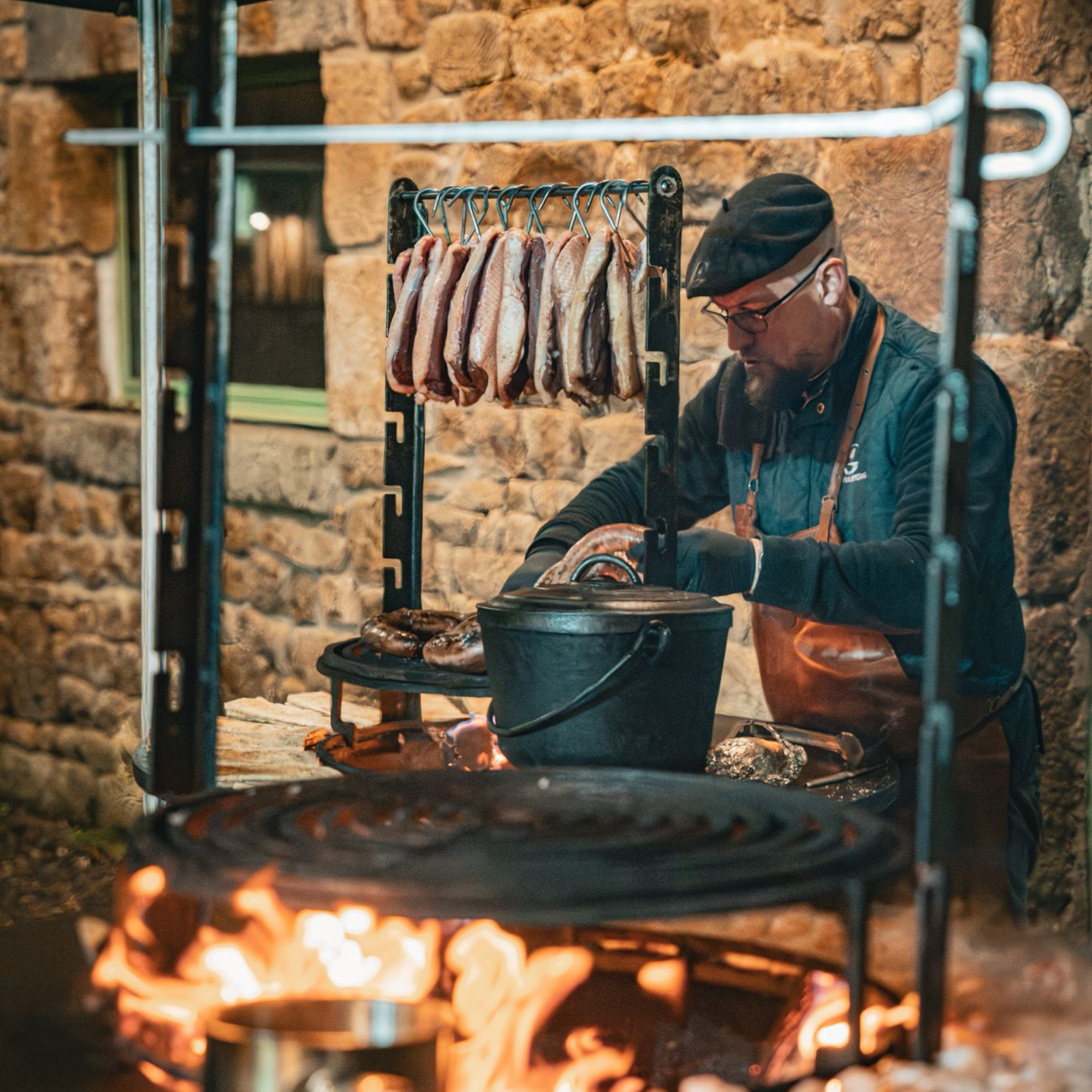 Préparation au tournebroche en Normandie