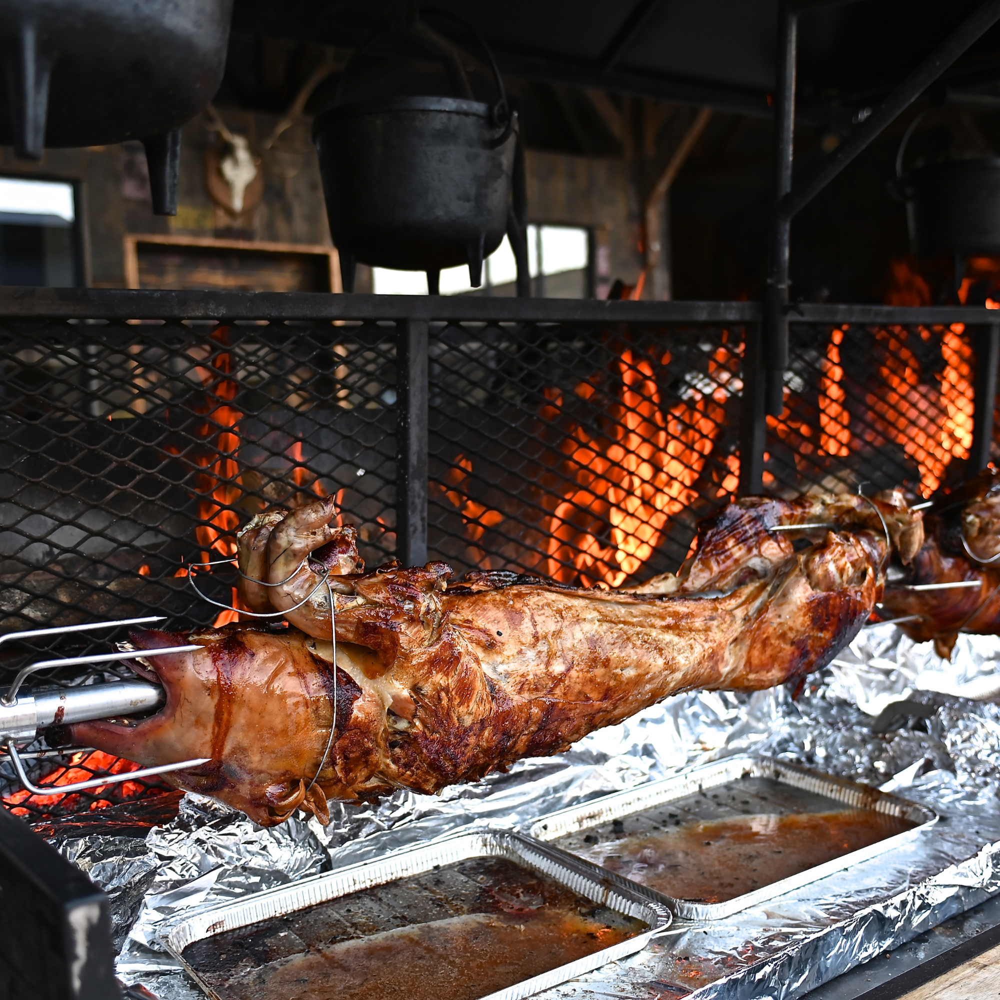 Tournebroche au feu de bois en Normandie